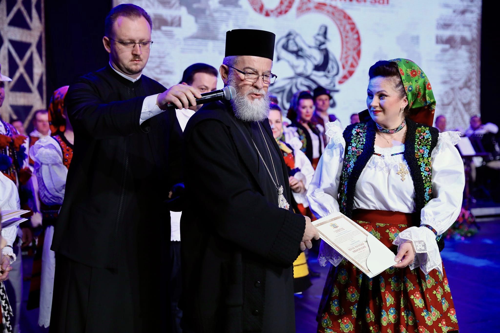 Episcopul Iustin A Oferit Dou Distinc Ii Prestigioase Ansamblului